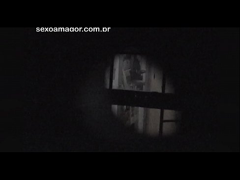 ❤️ Si Blondie ay lihim na nakunan ng video ng isang voyeur ng kapitbahayan na nakatago sa likod ng mga guwang na brick ️❌ Sex sa tl.passionateembracespotlight.ru ❤